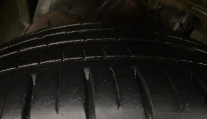 2017 Ford Figo Aspire TITANIUM 1.2 PETROL, Petrol, Manual, 42,991 km, Left Front Tyre Tread