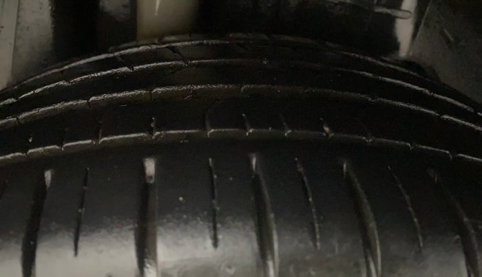 2017 Ford Figo Aspire TITANIUM 1.2 PETROL, Petrol, Manual, 42,991 km, Right Rear Tyre Tread