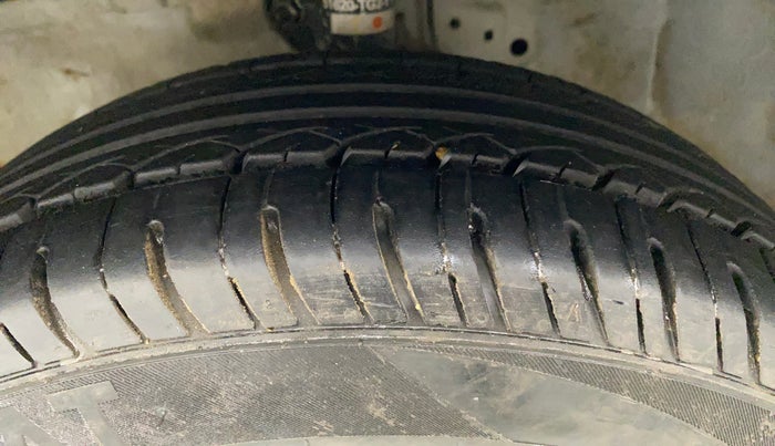 2016 Honda Brio E MT, Petrol, Manual, 59,609 km, Left Front Tyre Tread