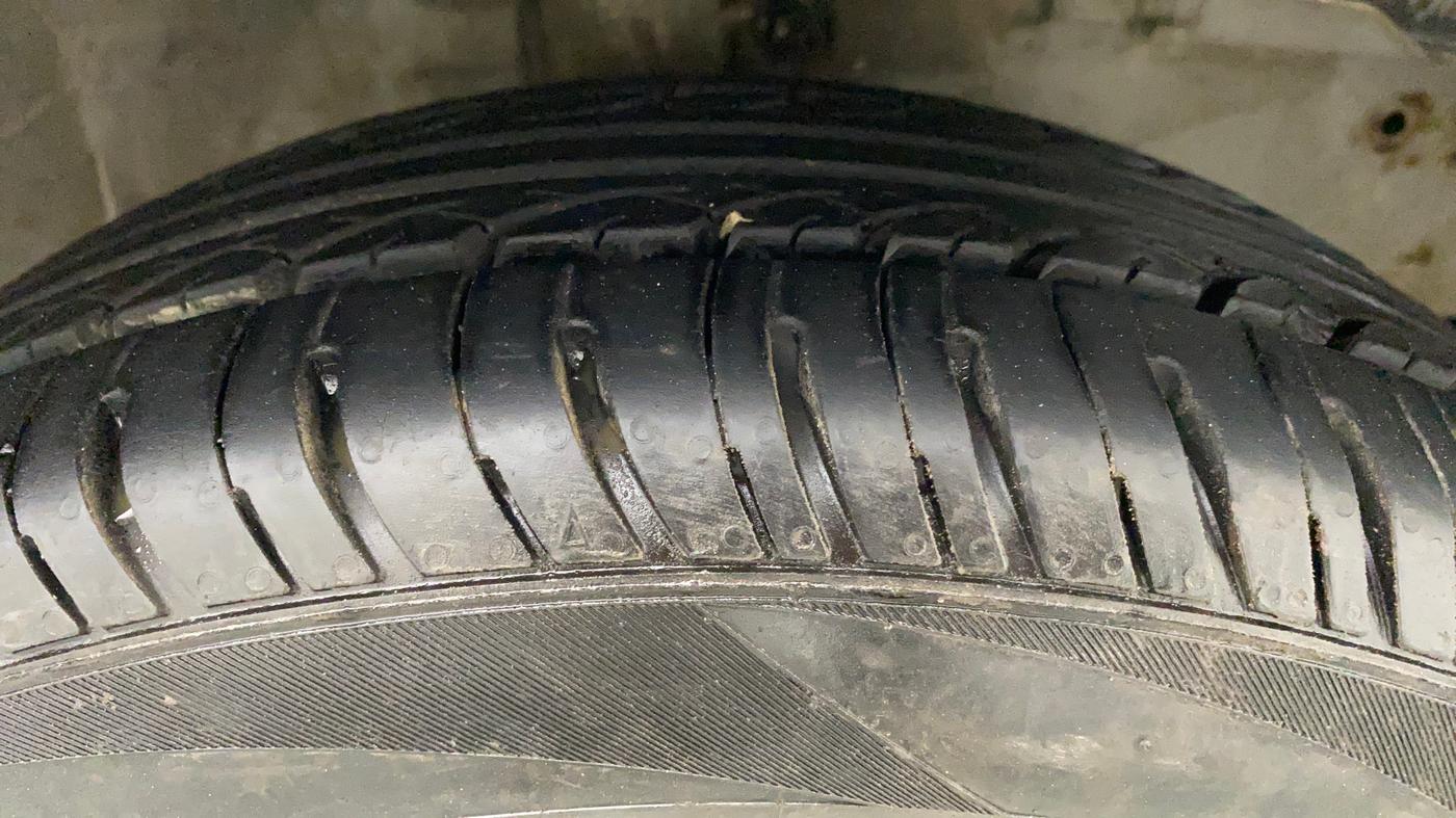 2016 Honda Brio E MT, Petrol, Manual, 59,609 km, Right Front Tyre Tread