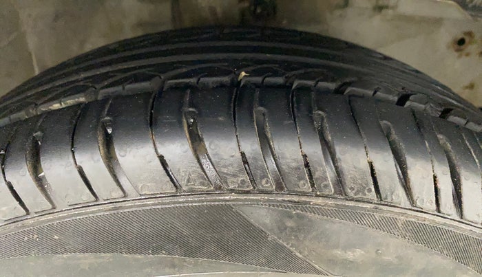 2016 Honda Brio E MT, Petrol, Manual, 59,609 km, Right Front Tyre Tread