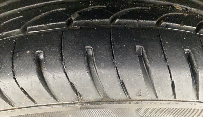 2016 Hyundai Elite i20 SPORTZ 1.2, Petrol, Manual, 1,15,037 km, Left Front Tyre Tread