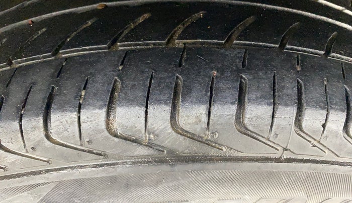 2016 Hyundai Elite i20 SPORTZ 1.2, Petrol, Manual, 1,15,037 km, Left Rear Tyre Tread