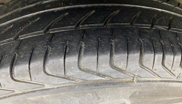 2016 Hyundai Elite i20 SPORTZ 1.2, Petrol, Manual, 1,15,037 km, Right Rear Tyre Tread