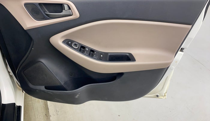 2016 Hyundai Elite i20 SPORTZ 1.2, Petrol, Manual, 1,15,037 km, Driver Side Door Panels Control