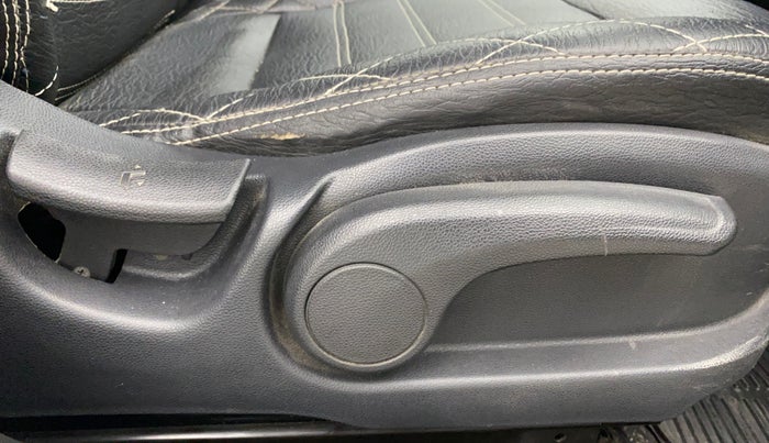 2016 Hyundai Elite i20 SPORTZ 1.2, Petrol, Manual, 1,15,037 km, Driver Side Adjustment Panel