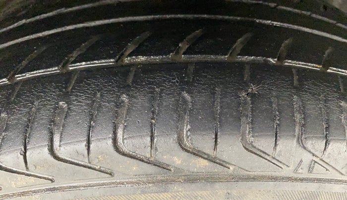 2016 Hyundai Elite i20 SPORTZ 1.2, Petrol, Manual, 1,15,037 km, Right Front Tyre Tread