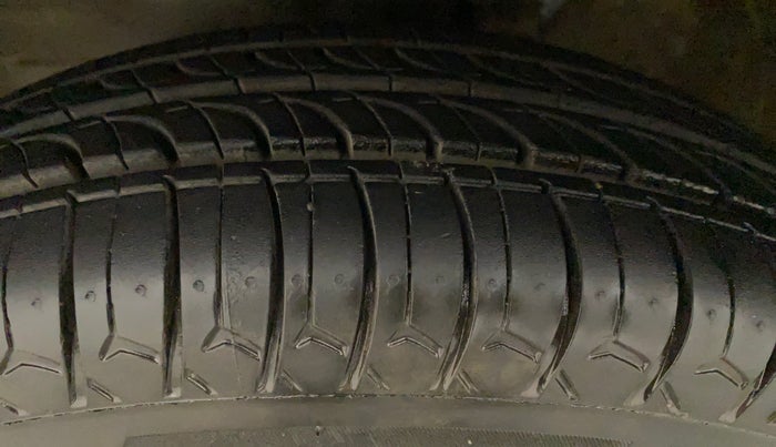 2014 Maruti Wagon R 1.0 LXI CNG, CNG, Manual, 87,074 km, Left Front Tyre Tread