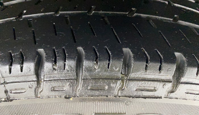 2016 Hyundai Xcent S AT 1.2, Petrol, Automatic, 65,251 km, Left Rear Tyre Tread