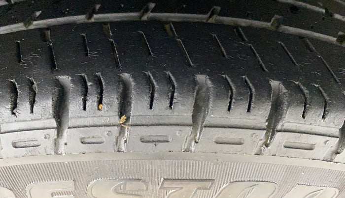 2016 Hyundai Xcent S AT 1.2, Petrol, Automatic, 65,251 km, Right Front Tyre Tread