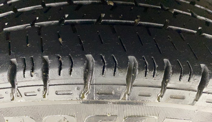 2016 Hyundai Xcent S AT 1.2, Petrol, Automatic, 65,251 km, Right Rear Tyre Tread