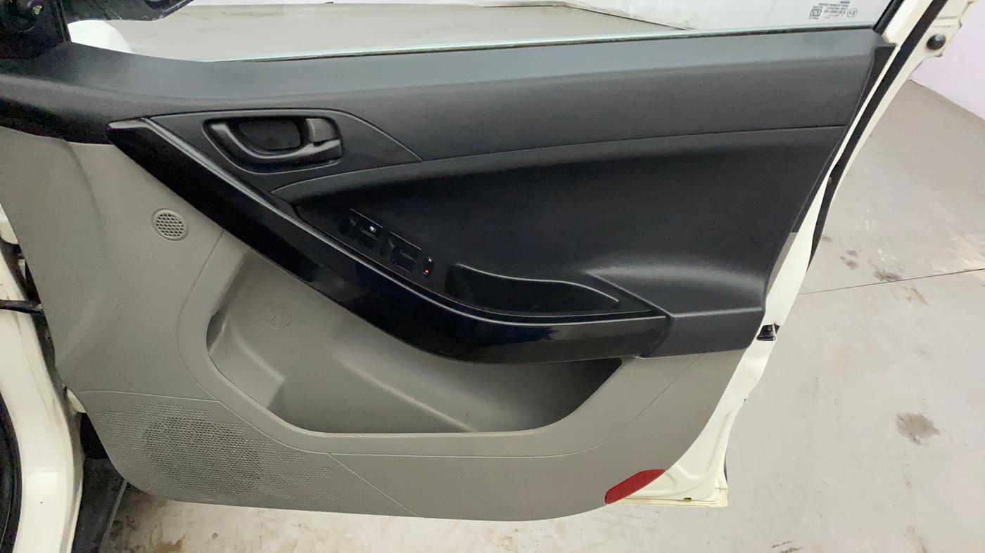 2018 Tata NEXON XM PETROL, Petrol, Manual, 62,090 km, Driver Side Door Panels Control