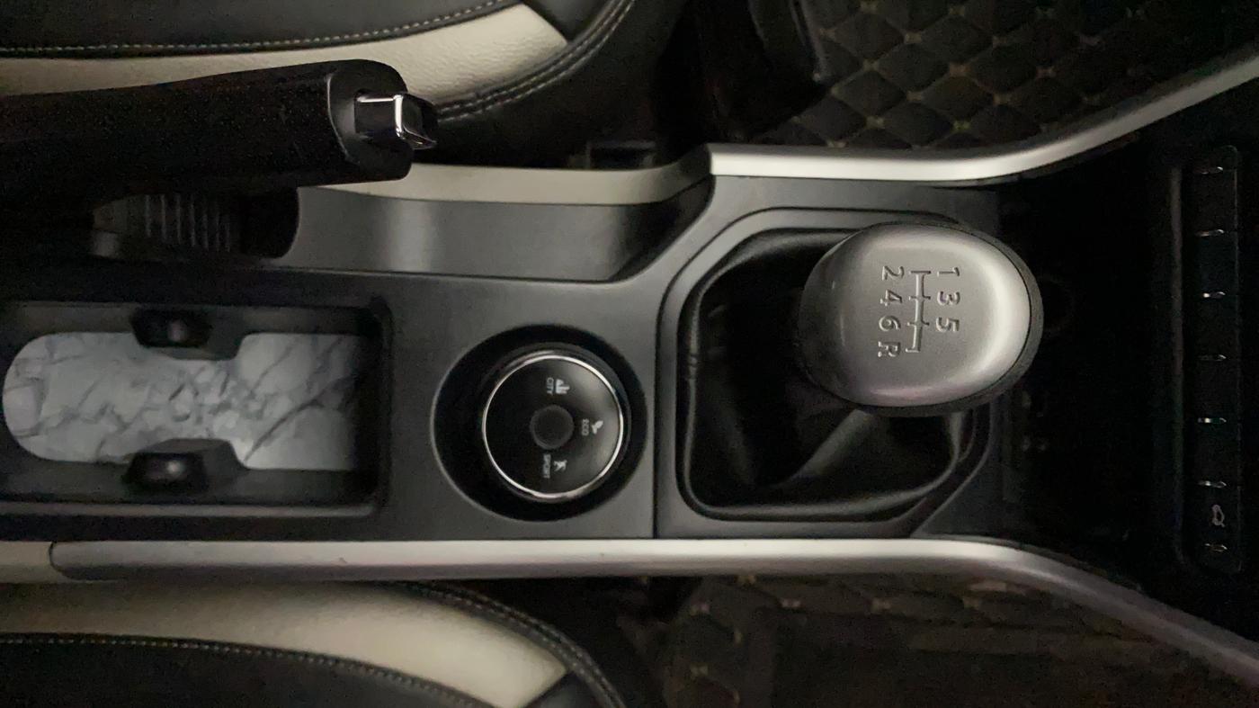 2018 Tata NEXON XM PETROL, Petrol, Manual, 62,090 km, Gear Lever
