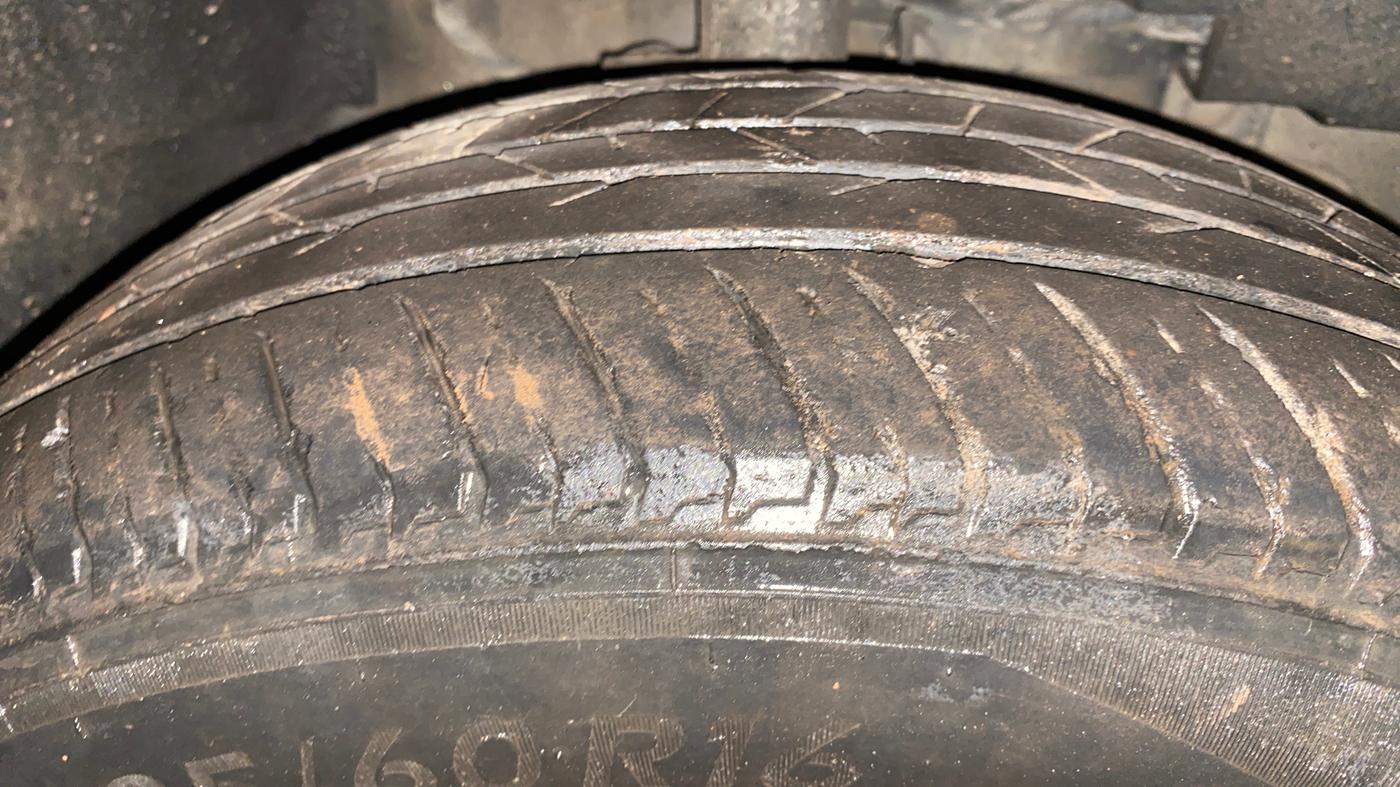 2018 Tata NEXON XM PETROL, Petrol, Manual, 62,090 km, Right Front Tyre Tread