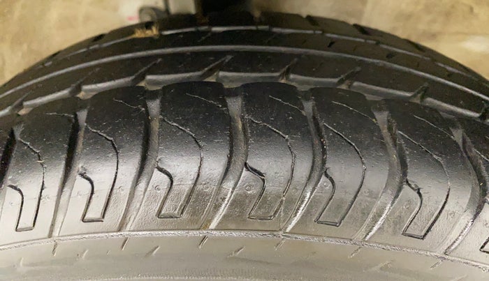 2018 Maruti Wagon R 1.0 VXI, Petrol, Manual, 37,813 km, Right Front Tyre Tread
