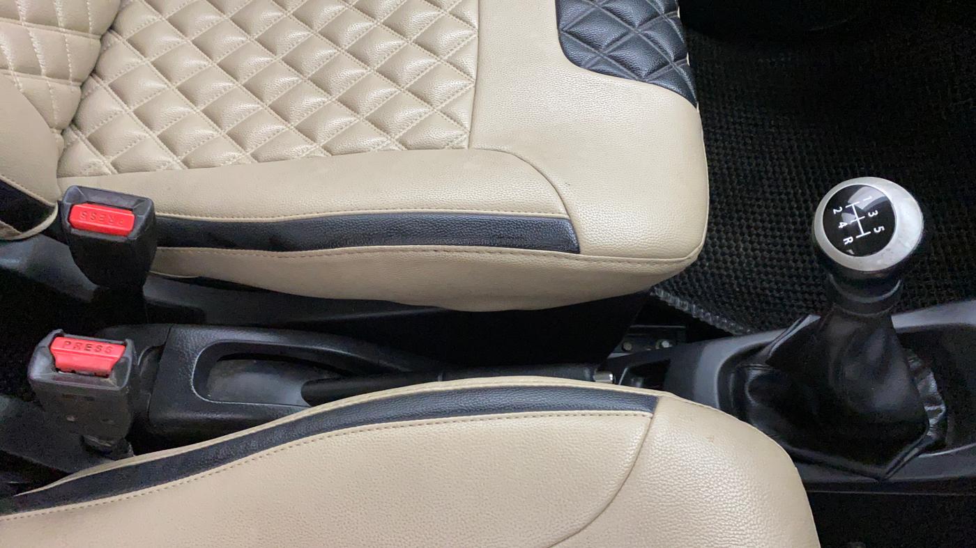 2018 Maruti Wagon R 1.0 VXI, Petrol, Manual, 37,813 km, Gear Lever