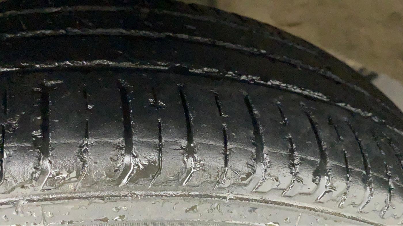 2019 Renault TRIBER RXZ, Petrol, Manual, 41,387 km, Left Rear Tyre Tread