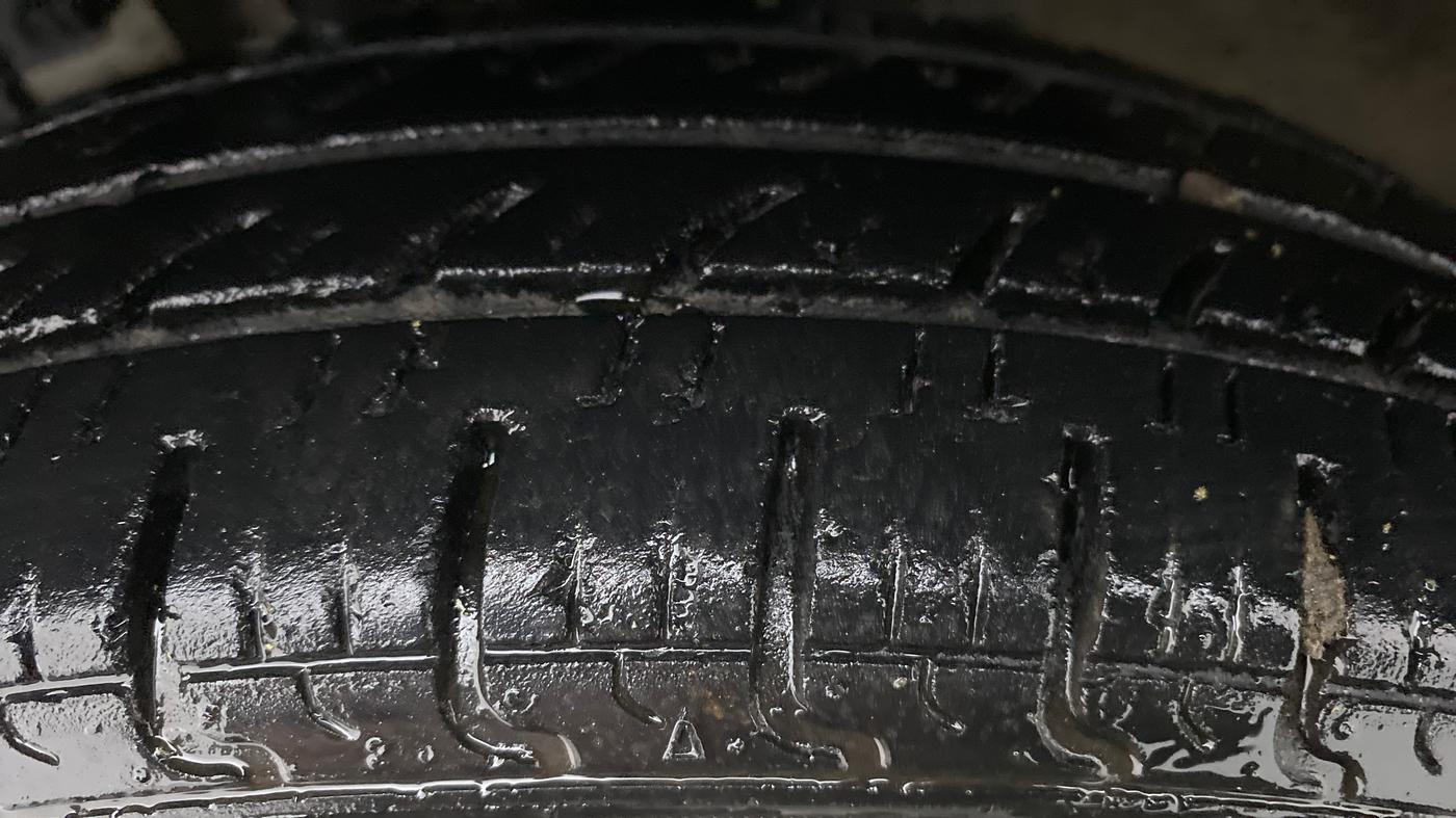 2018 Renault Kwid CLIMBER 1.0 AMT, Petrol, Automatic, 18,512 km, Left Front Tyre Tread