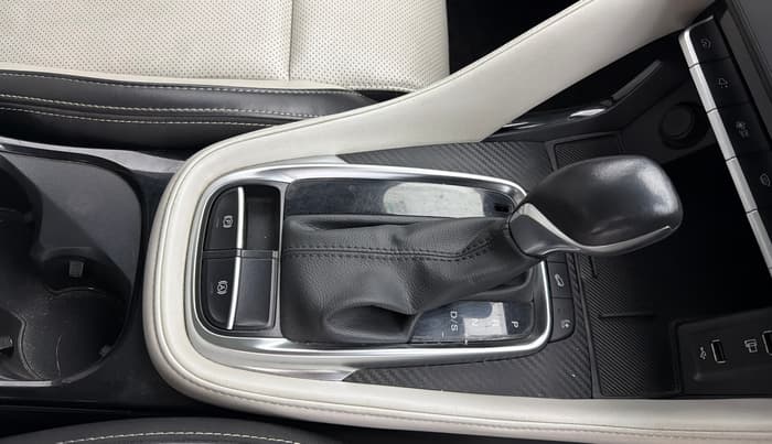 2024 MG ASTOR Sharp Pro 1.5 CVT (Ivory), Petrol, Automatic, 16,735 km, Gear Lever