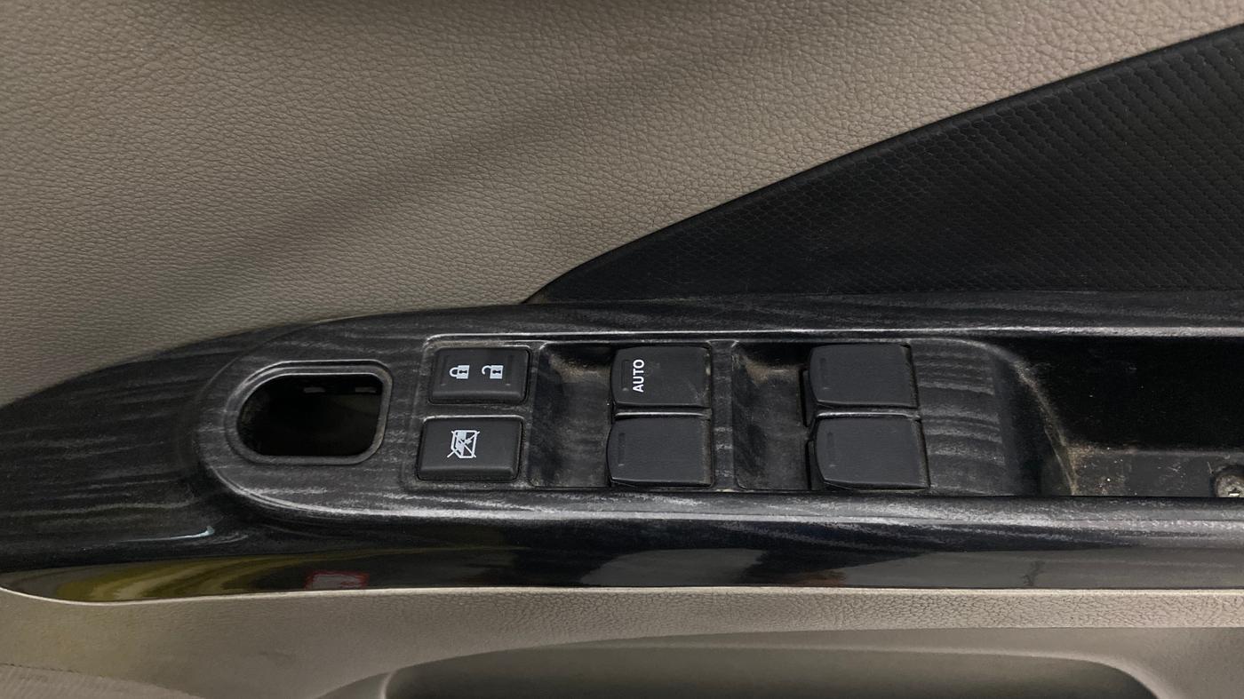 2014 Maruti Celerio VXI AMT, Petrol, Automatic, 95,467 km, Driver Side Door Panels Control