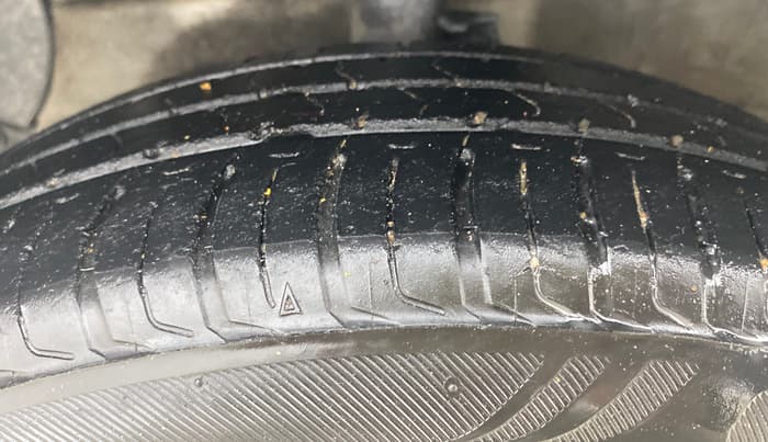 2017 Hyundai Grand i10 SPORTZ (O) AT 1.2 KAPPA VTVT, Petrol, Automatic, 31,831 km, Left Front Tyre Tread