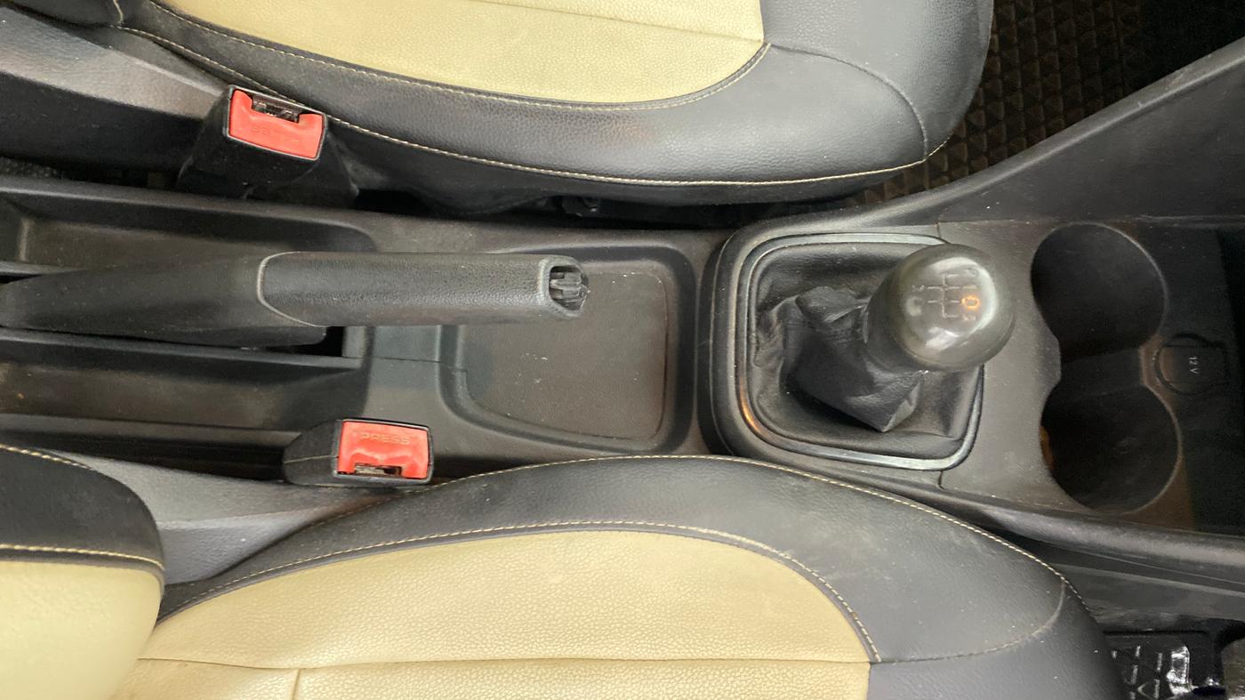 2019 Volkswagen Ameo TRENDLINE 1.5L, Diesel, Manual, 60,539 km, Gear Lever