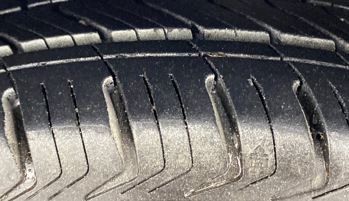 2019 Volkswagen Ameo TRENDLINE 1.5L, Diesel, Manual, 60,559 km, Left Front Tyre Tread