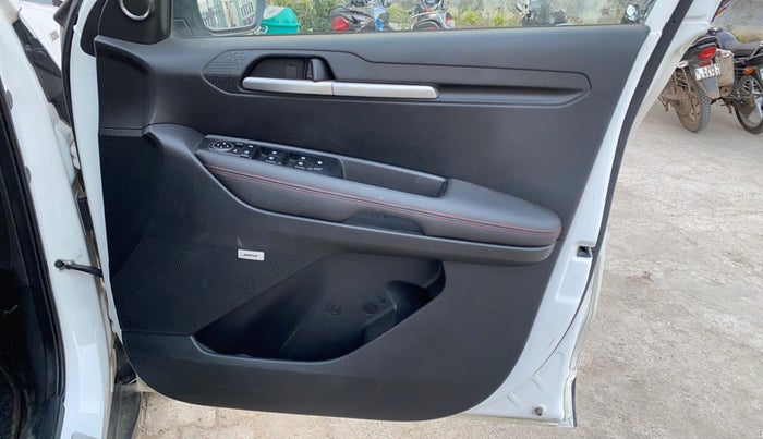 2023 KIA SONET GTX PLUS 1.0 IMT, Petrol, Manual, 20,434 km, Driver Side Door Panels Control