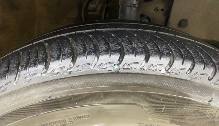 2014 Honda Amaze 1.2L I-VTEC VX, Petrol, Manual, 69,980 km, Right Front Tyre Tread