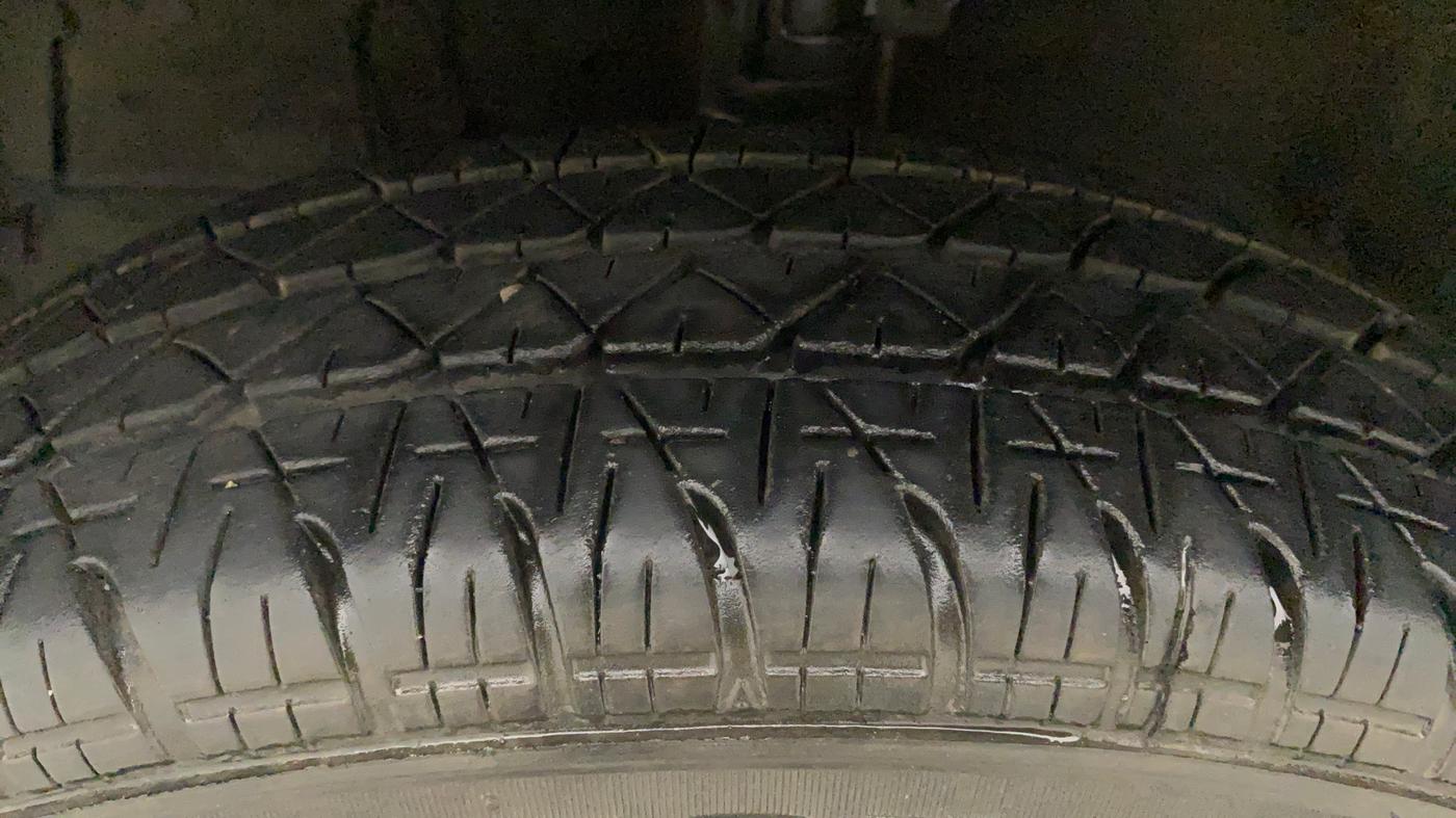2016 Maruti Swift Dzire VXI, Petrol, Manual, 77,984 km, Left Front Tyre Tread