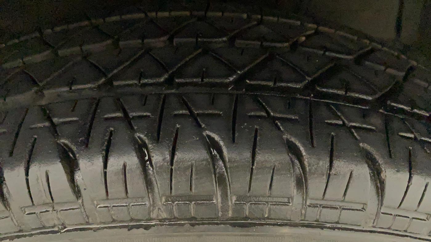 2016 Maruti Swift Dzire VXI, Petrol, Manual, 77,984 km, Right Front Tyre Tread