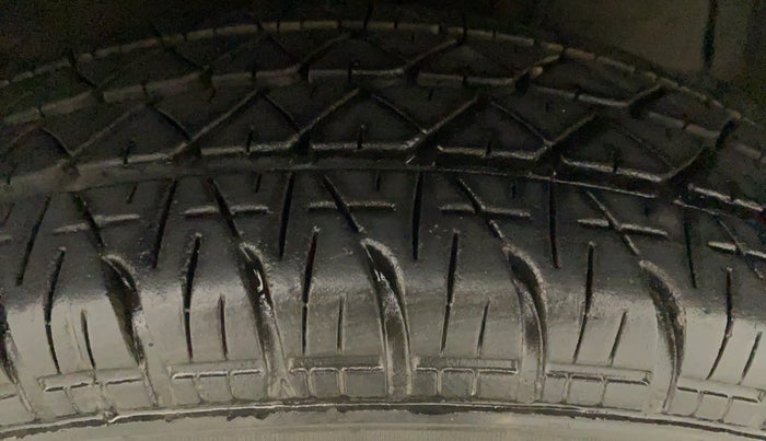 2016 Maruti Swift Dzire VXI, Petrol, Manual, 77,984 km, Right Front Tyre Tread