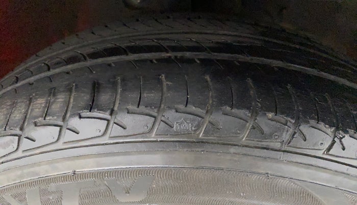 2018 Mahindra KUV 100 NXT K8 P 6 STR, Petrol, Manual, 32,843 km, Right Front Tyre Tread