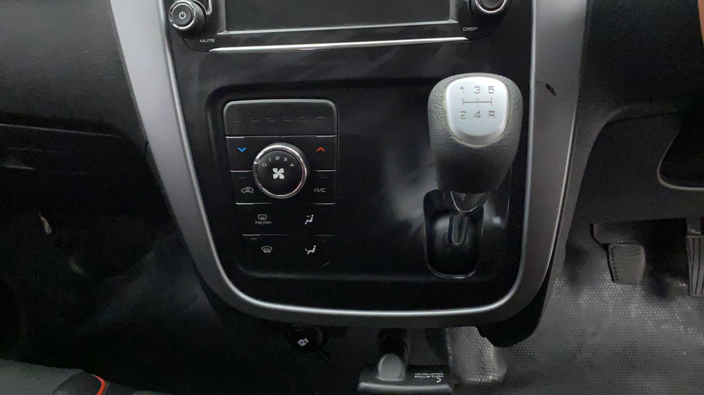 2018 Mahindra KUV 100 NXT K8 P 6 STR, Petrol, Manual, 32,843 km, Gear Lever