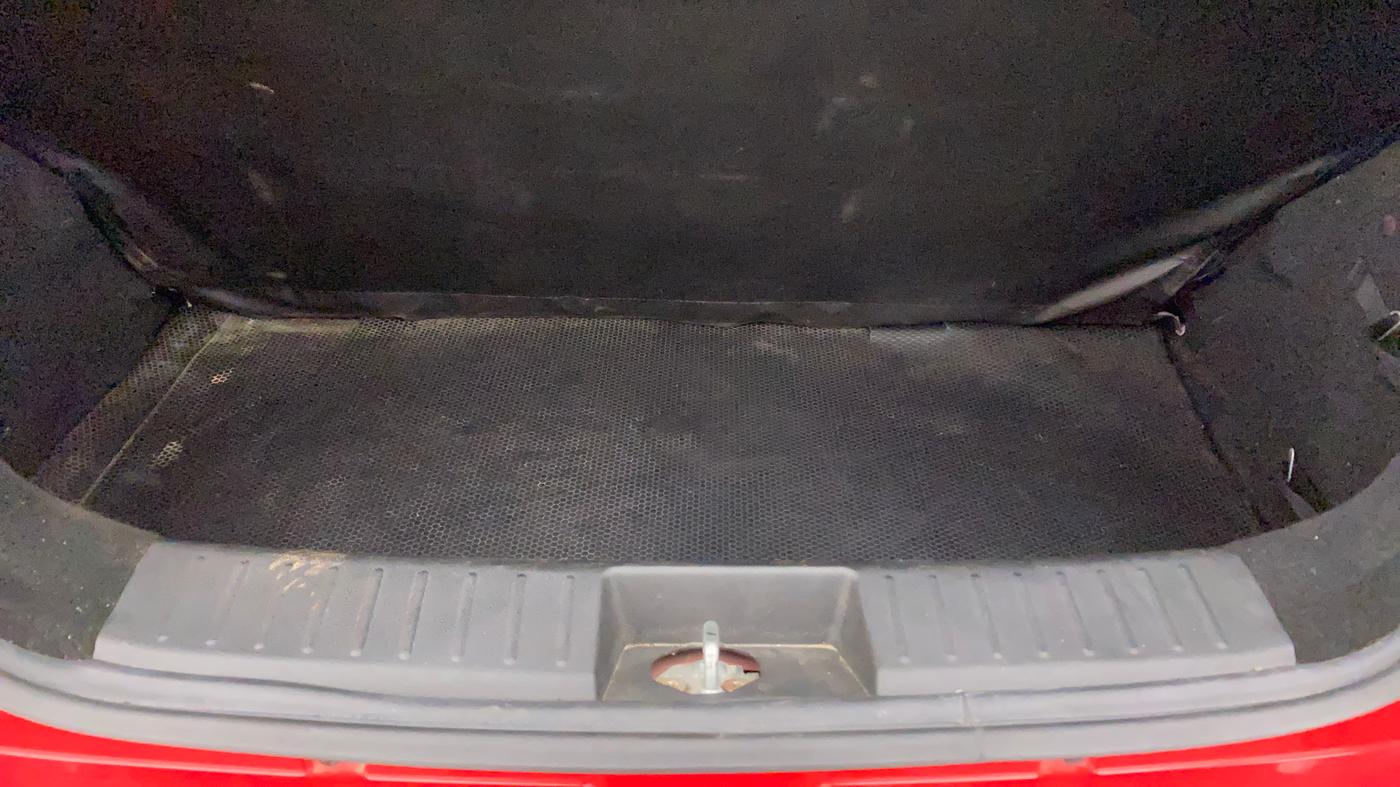 2018 Mahindra KUV 100 NXT K8 P 6 STR, Petrol, Manual, 32,843 km, Boot Inside