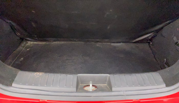 2018 Mahindra KUV 100 NXT K8 P 6 STR, Petrol, Manual, 32,843 km, Boot Inside