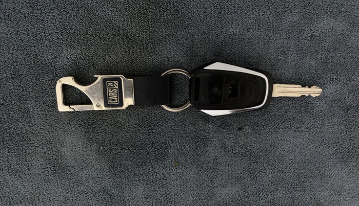 2018 Mahindra KUV 100 NXT K8 P 6 STR, Petrol, Manual, 32,843 km, Key Close Up