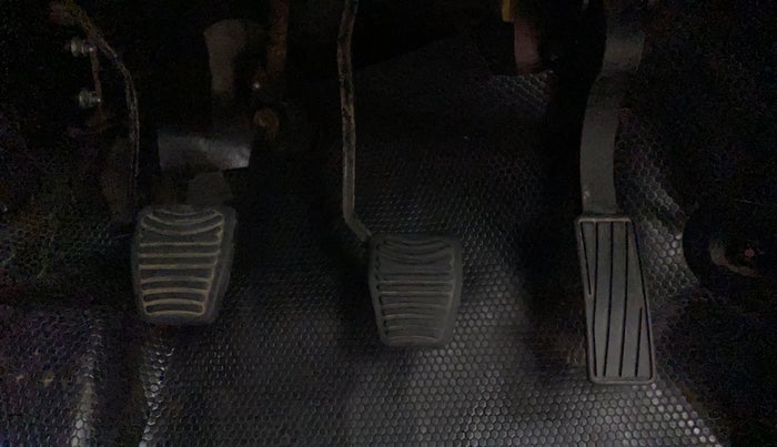 2018 Mahindra KUV 100 NXT K8 P 6 STR, Petrol, Manual, 32,843 km, Pedals