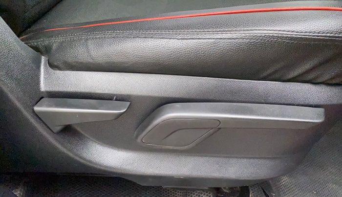 2018 Mahindra KUV 100 NXT K8 P 6 STR, Petrol, Manual, 32,843 km, Driver Side Adjustment Panel