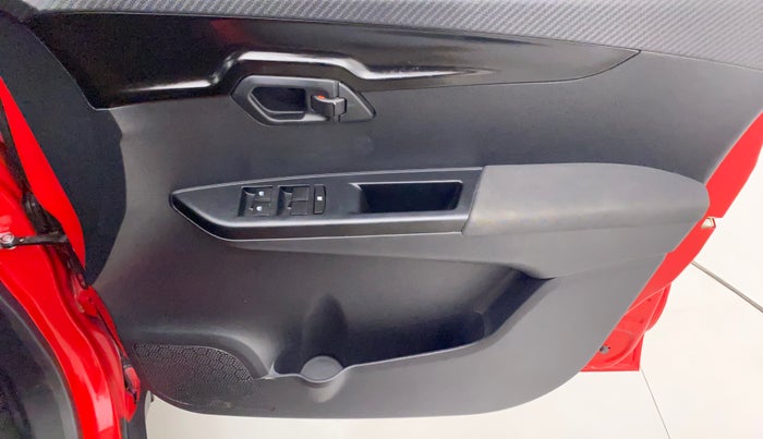 2018 Mahindra KUV 100 NXT K8 P 6 STR, Petrol, Manual, 32,843 km, Driver Side Door Panels Control