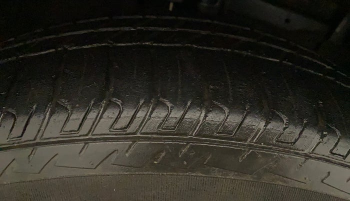 2012 Maruti Swift VXI, Petrol, Manual, 52,220 km, Left Front Tyre Tread