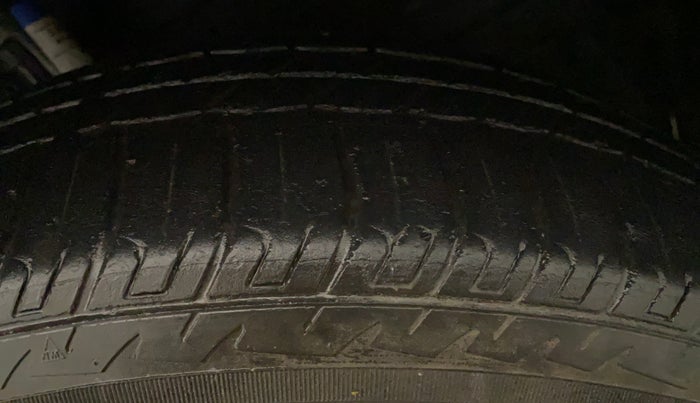 2012 Maruti Swift VXI, Petrol, Manual, 52,220 km, Right Rear Tyre Tread