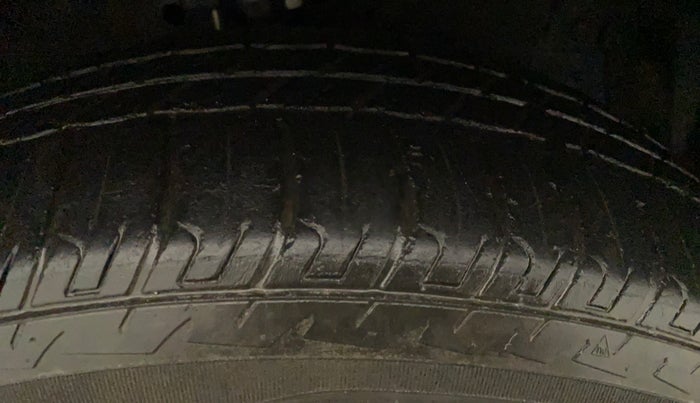 2012 Maruti Swift VXI, Petrol, Manual, 52,220 km, Right Front Tyre Tread