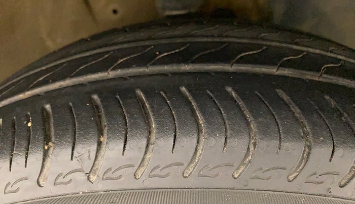 2017 Maruti IGNIS ZETA 1.2 AMT, Petrol, Automatic, 66,129 km, Right Front Tyre Tread