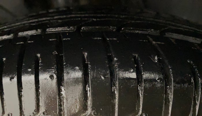 2016 Renault Kwid RXT 0.8, Petrol, Manual, 65,363 km, Right Front Tyre Tread