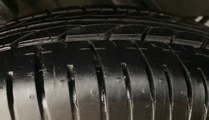 2016 Renault Kwid RXT 0.8, Petrol, Manual, 65,363 km, Right Rear Tyre Tread