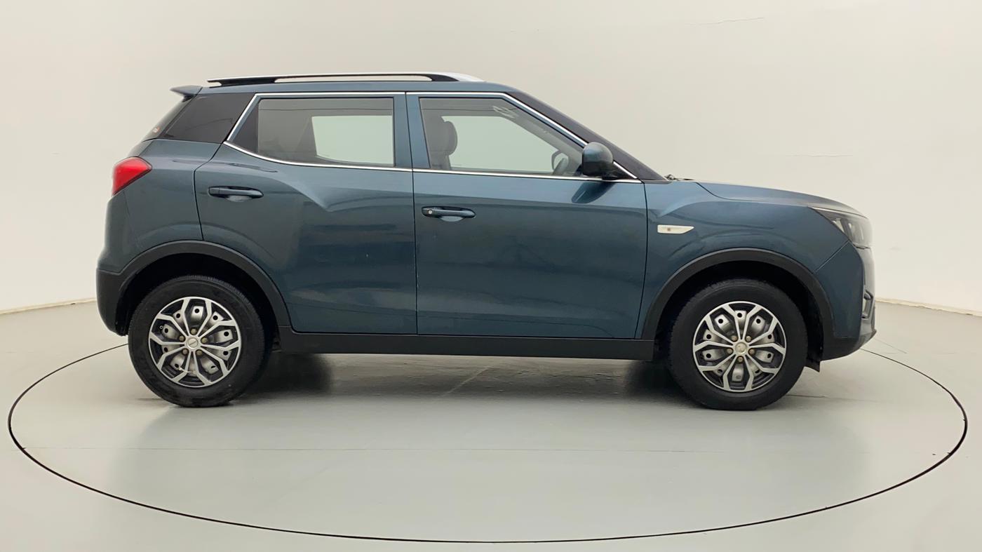 2020 Mahindra XUV300 W4 1.2 PETROL, Petrol, Manual, 56,376 km, Right Side View