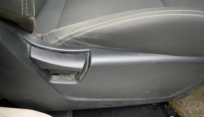 2020 Mahindra XUV300 W4 1.2 PETROL, Petrol, Manual, 56,376 km, Driver Side Adjustment Panel
