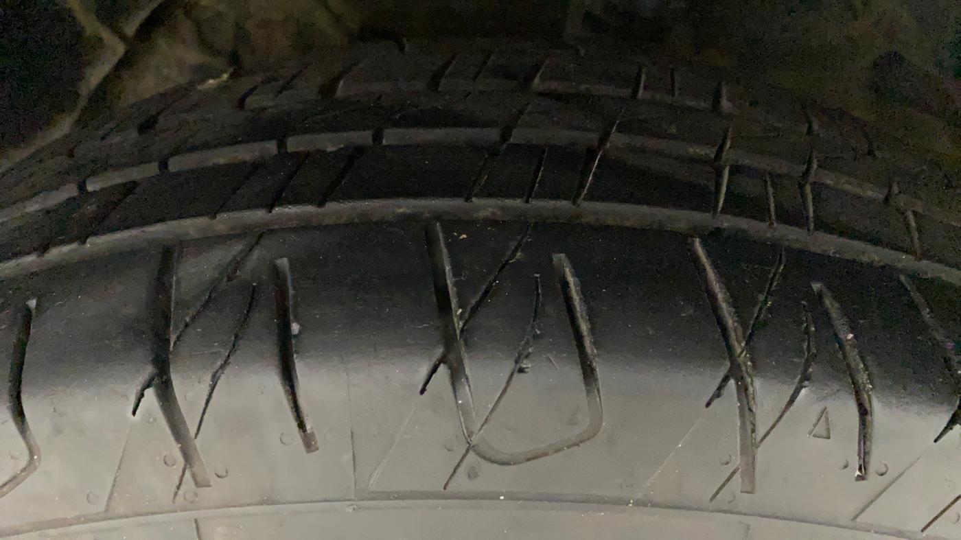 2020 Mahindra XUV300 W4 1.2 PETROL, Petrol, Manual, 56,376 km, Left Front Tyre Tread