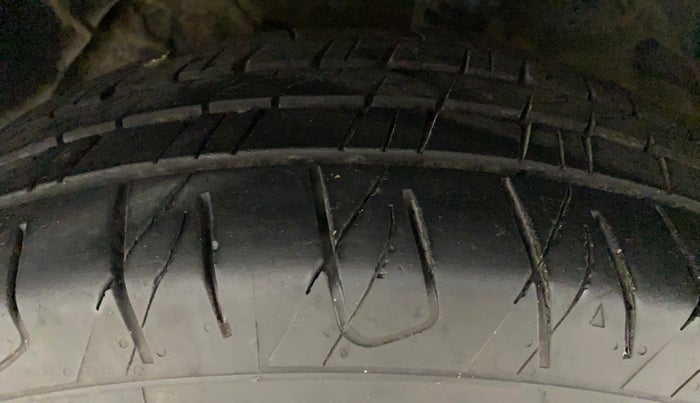 2020 Mahindra XUV300 W4 1.2 PETROL, Petrol, Manual, 56,376 km, Left Front Tyre Tread